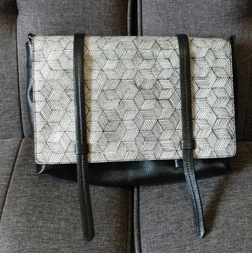 Min & Mon Victor Reversible Messenger Crossbody Bag